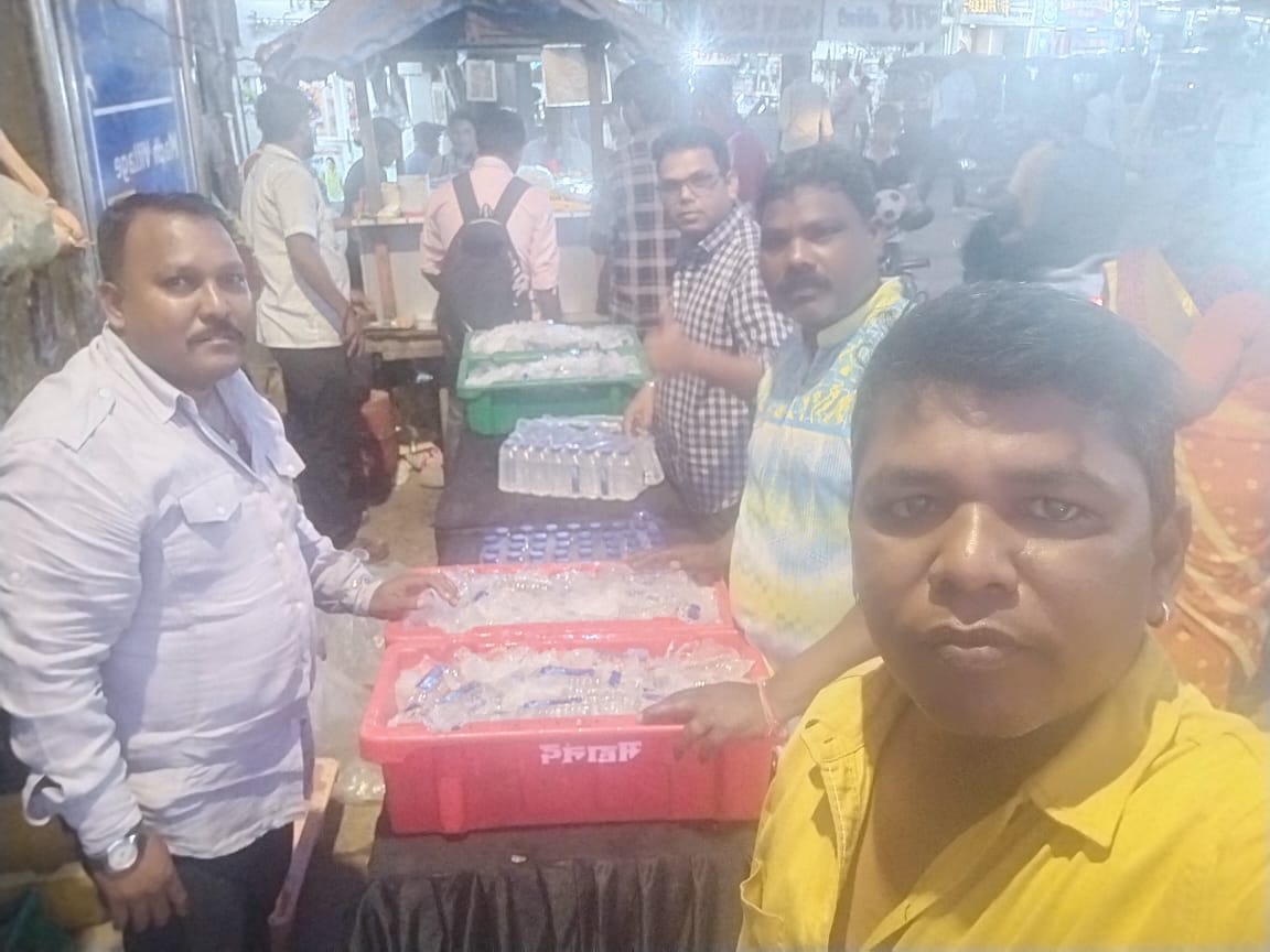 मालाड-मढ येथे गुड फ्रायडेला ख्रिश्चन बांधवांसाठी पाणी वाटप, शाहू फुले आंबेडकर संस्थेचा एकतेचा संदेश