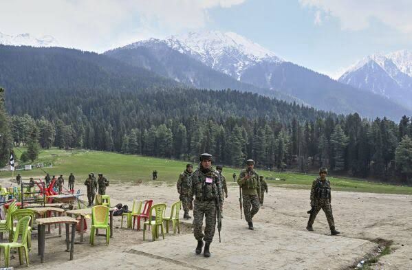 केंद्र सरकारकडून आयातीवर बंदी, भारतामुळे पाकिस्तानच्या अर्थव्यवस्थेला मोठा धक्का !