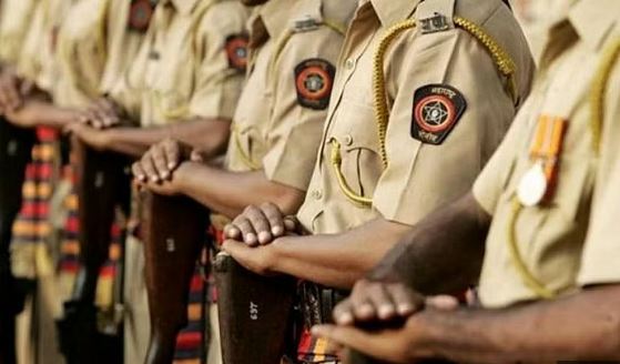 गणेशोत्सवात मुंबई पोलीस ऑन ड्युटी