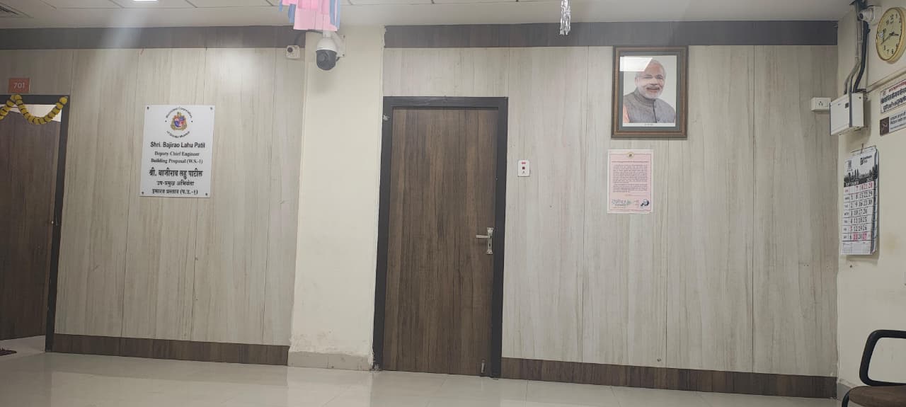 मनपा इमारत प्रस्ताव विभाग : प्रवेशद्वाराबाहेर फक्त पंतप्रधानांचा फोटो; नियमसुसंगततेवर प्रश्न