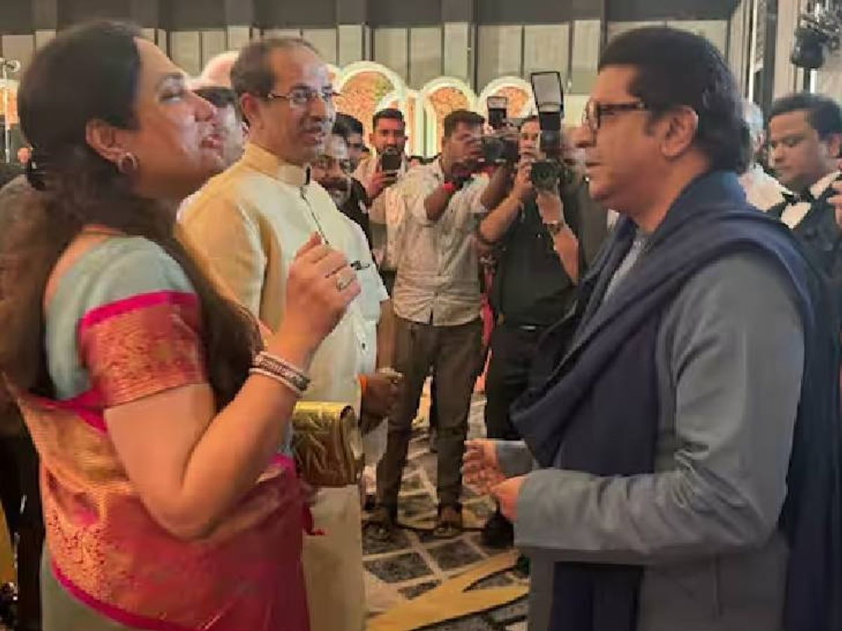 राज ठाकरे–उद्धव ठाकरे मातोश्रीवर भेटले : तीन महिन्यांतील दुसरी भेट, रश्मी–शर्मिला ठाकरे तसेच आदित्य ठाकरेही उपस्थित