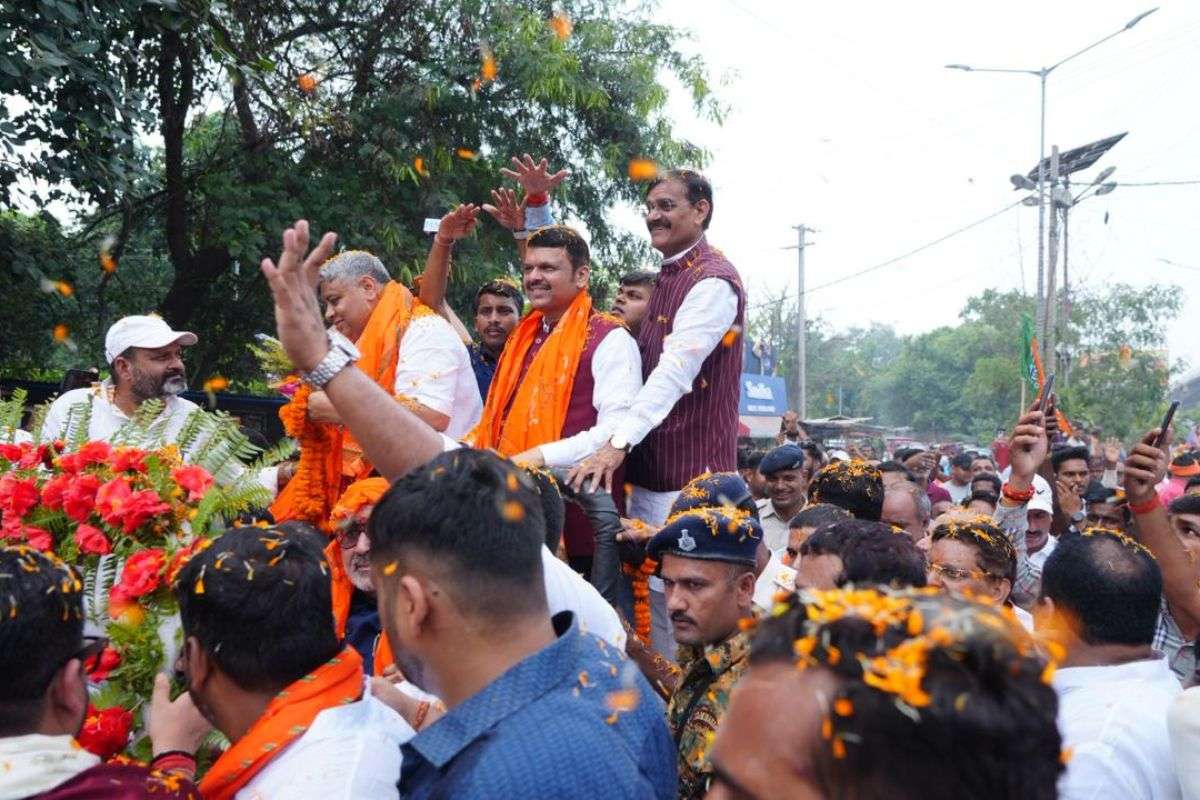 मुख्यमंत्री फडणवीस यांचे बिहारमधील वक्तव्य वादात—‘छटपूजा पुढच्या वर्षी मोठ्या प्रमाणात साजरी करू’ या वक्तव्यावर सोशल मीडियावर ट्रोलिंग