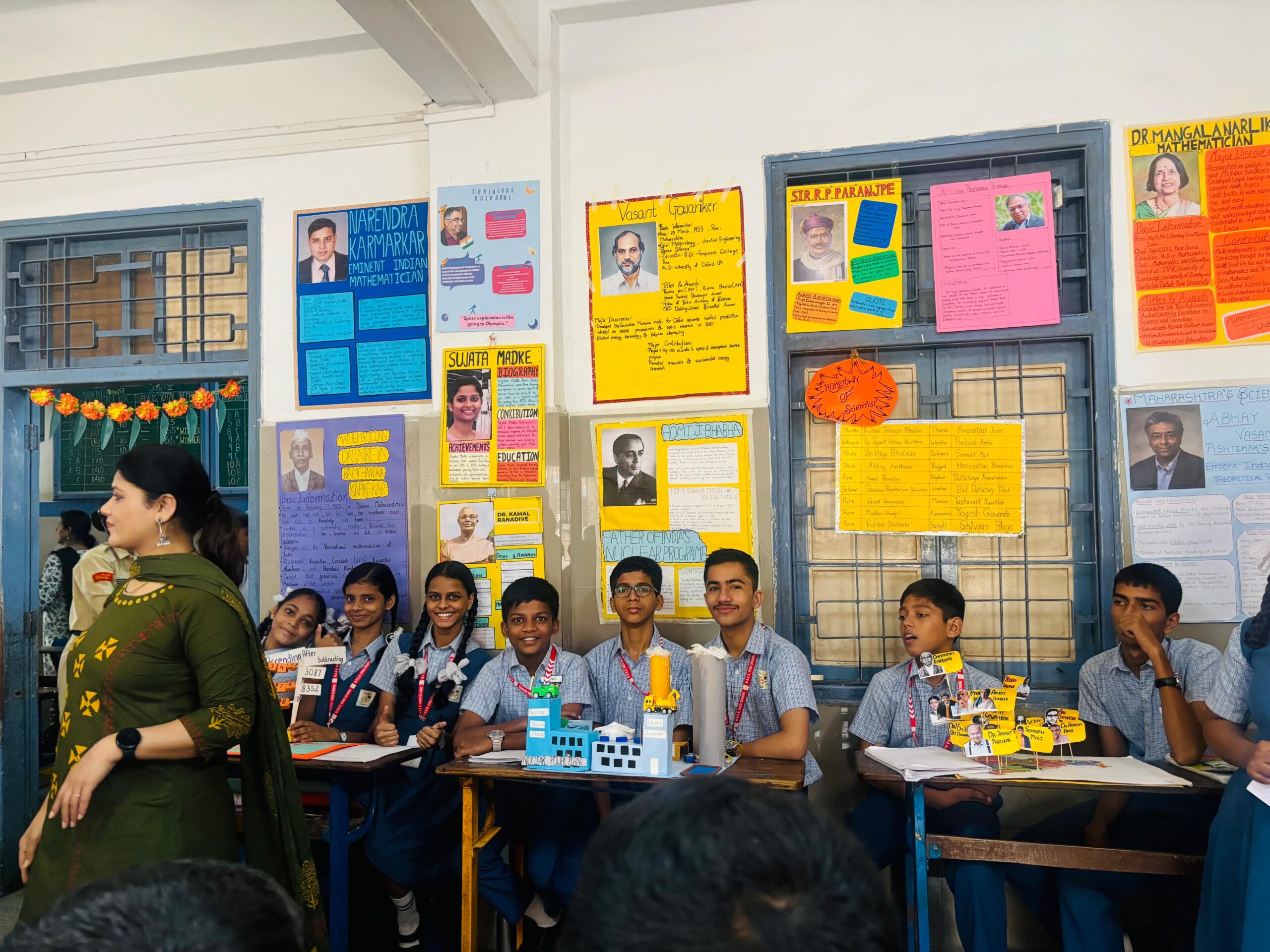 वडाळाच्या एन.के.ई.एस. हायस्कूलमध्ये “गर्जा महाराष्ट्र माझा” प्रदर्शनाला उत्स्फूर्त प्रतिसाद