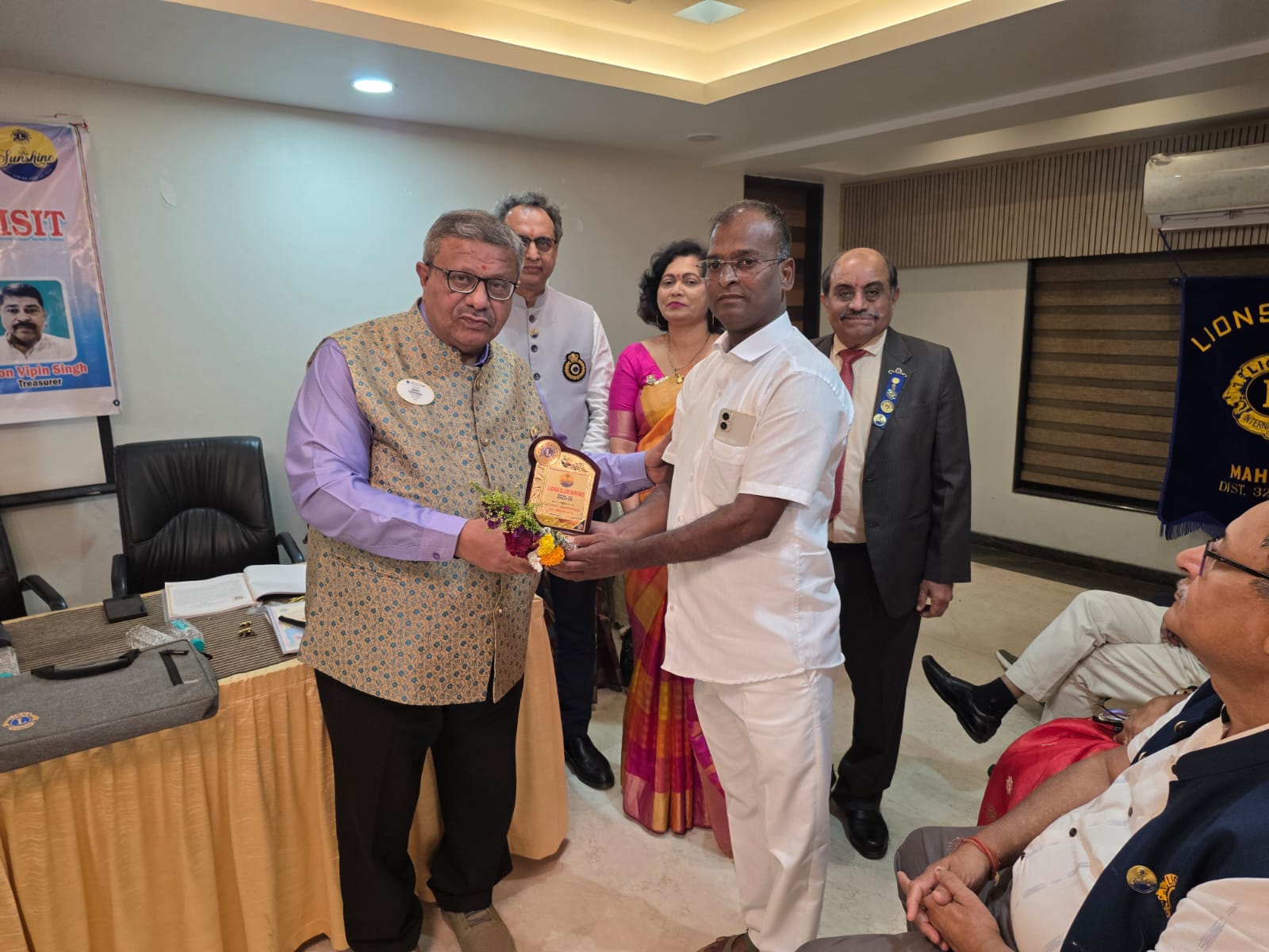 लायन्स क्लब ऑफ महाड तर्फे अनिल चव्हाण  सन्मानित