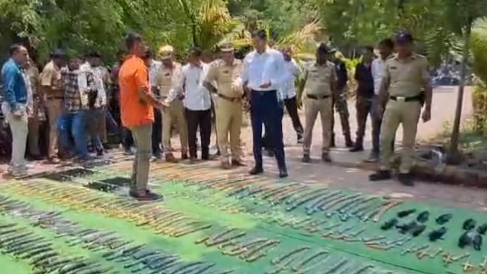 नांदेडच्या इतिहासातील शस्त्रजप्तीची सर्वांत मोठी कारवाई!५ हजार घातक शस्त्रे जप्त