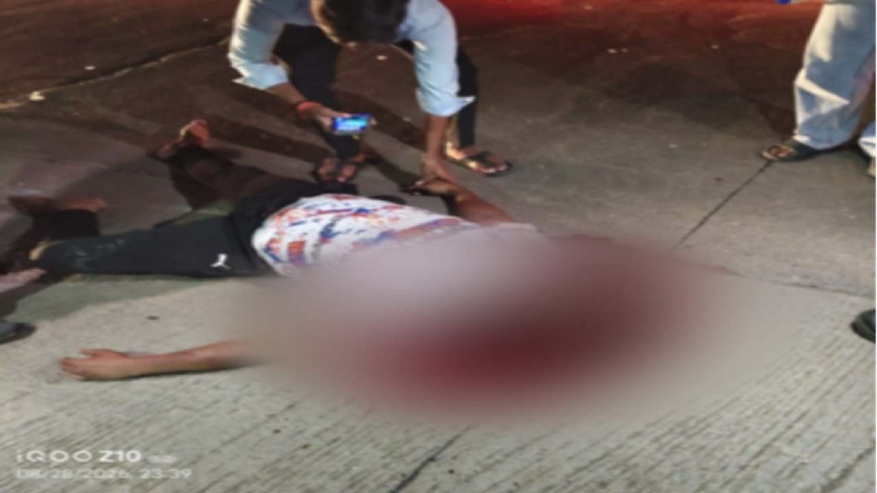मढमध्ये पथदिव्यांच्या अभावामुळे भीषण दुर्घटना; म्हशीच्या धडकेत तरुणाचा दुर्दैवी मृत्यू, जबाबदार कोण?